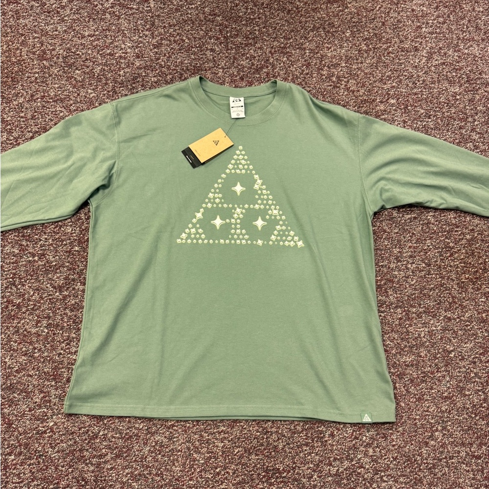 Nike Men’s ACG Dark Sky Long Sleeve T-Shirt - Picture 4 of 5